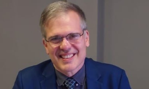 Delegado Antonio Furtado estreia na literatura com romance que une fé, suspense e superação